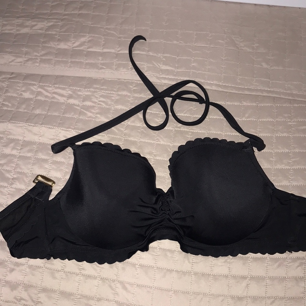 Black, cupped swim suit. Scallop detailing